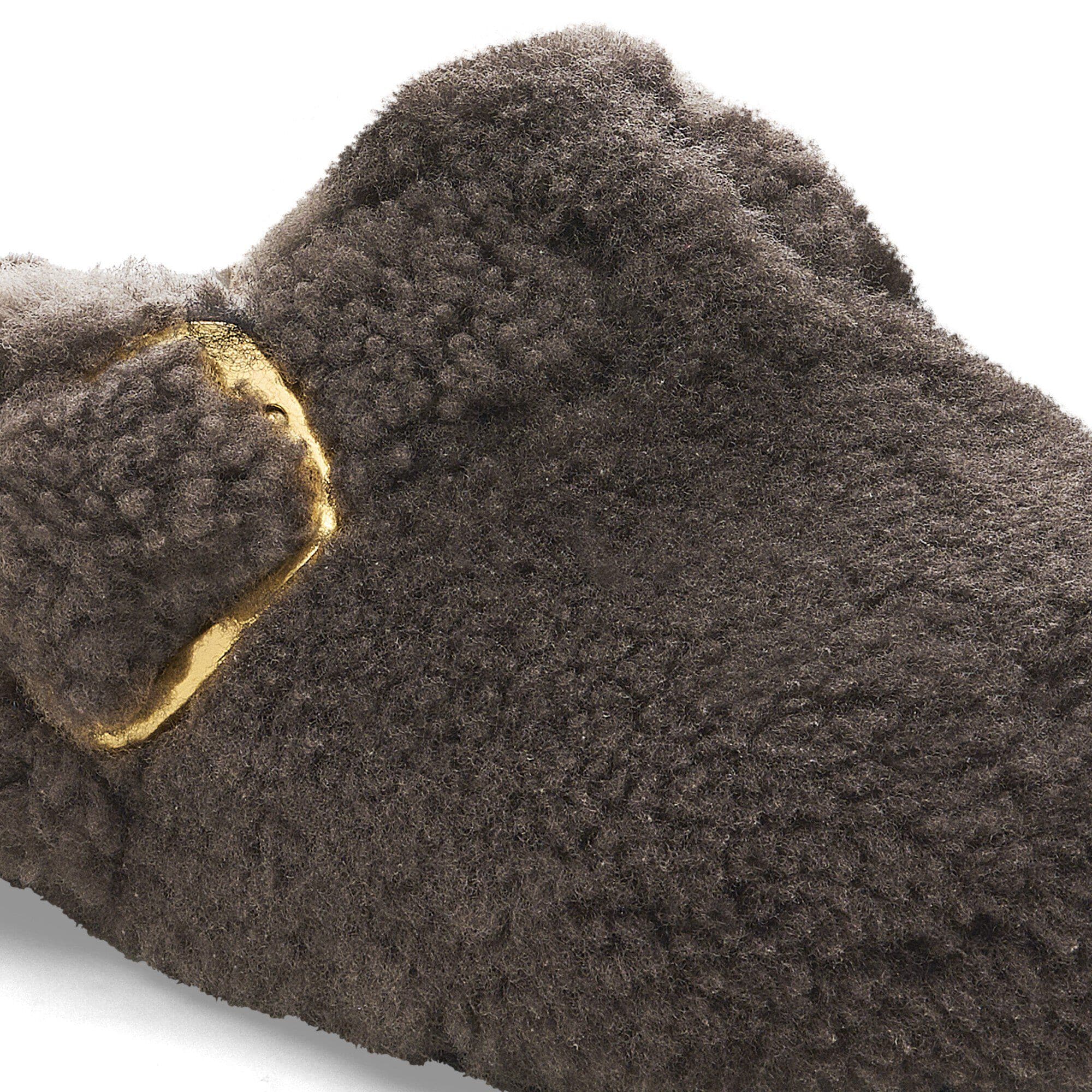 Boston Big Buckle Fur