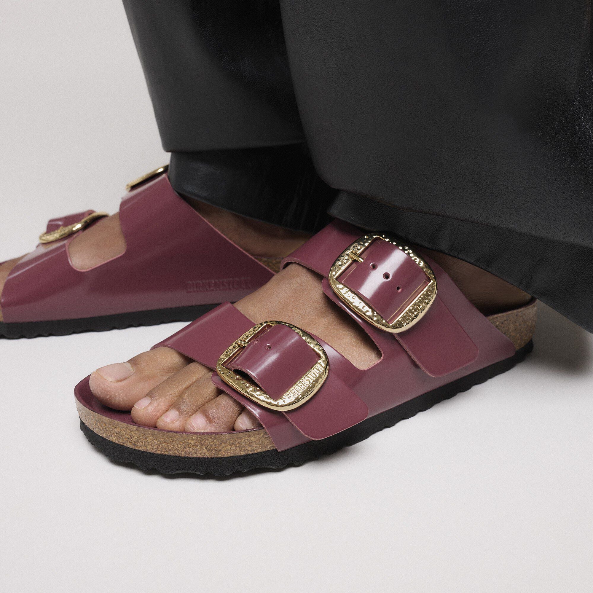 Arizona Hammered Big Buckle Natural Leather Patent Zinfandel High Shine