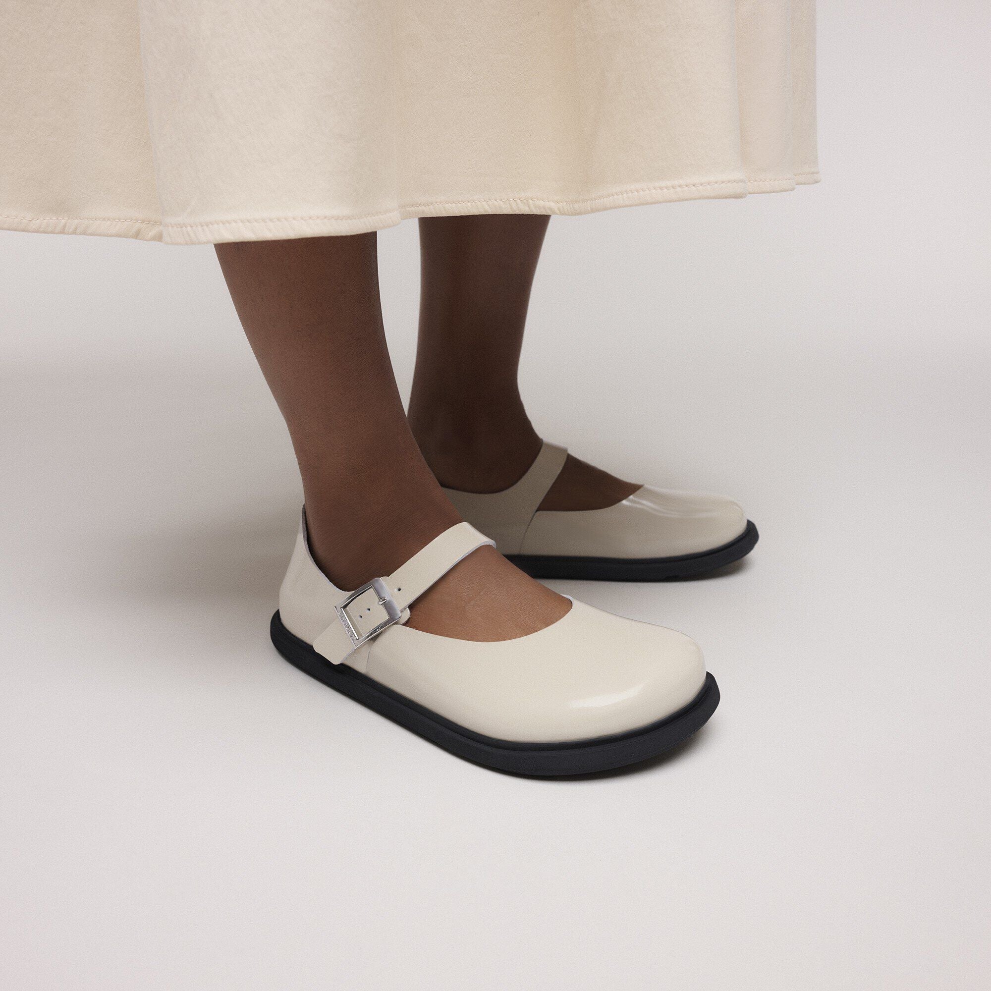 Mantova Droplet Buckle Natural Leather Patent High-Shine Oyster