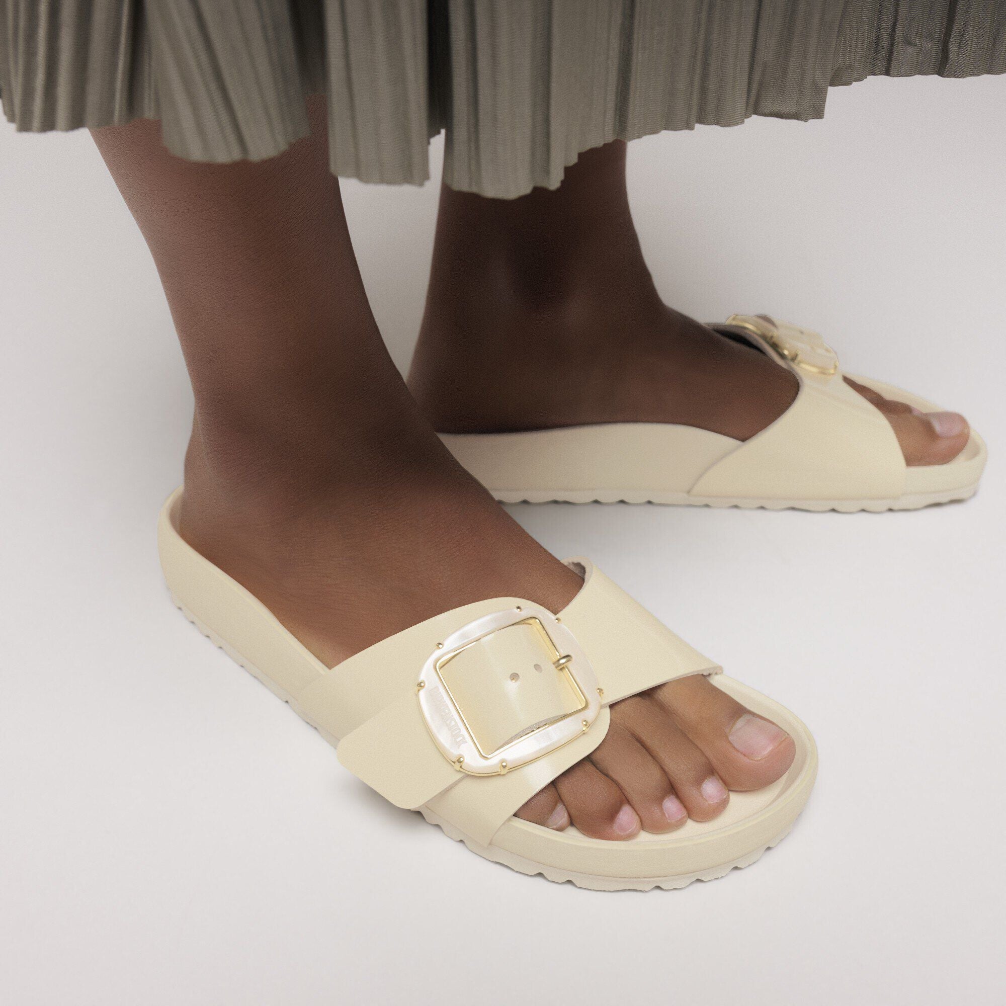 Madrid Big Buckle Pearl Natural Leather Patent