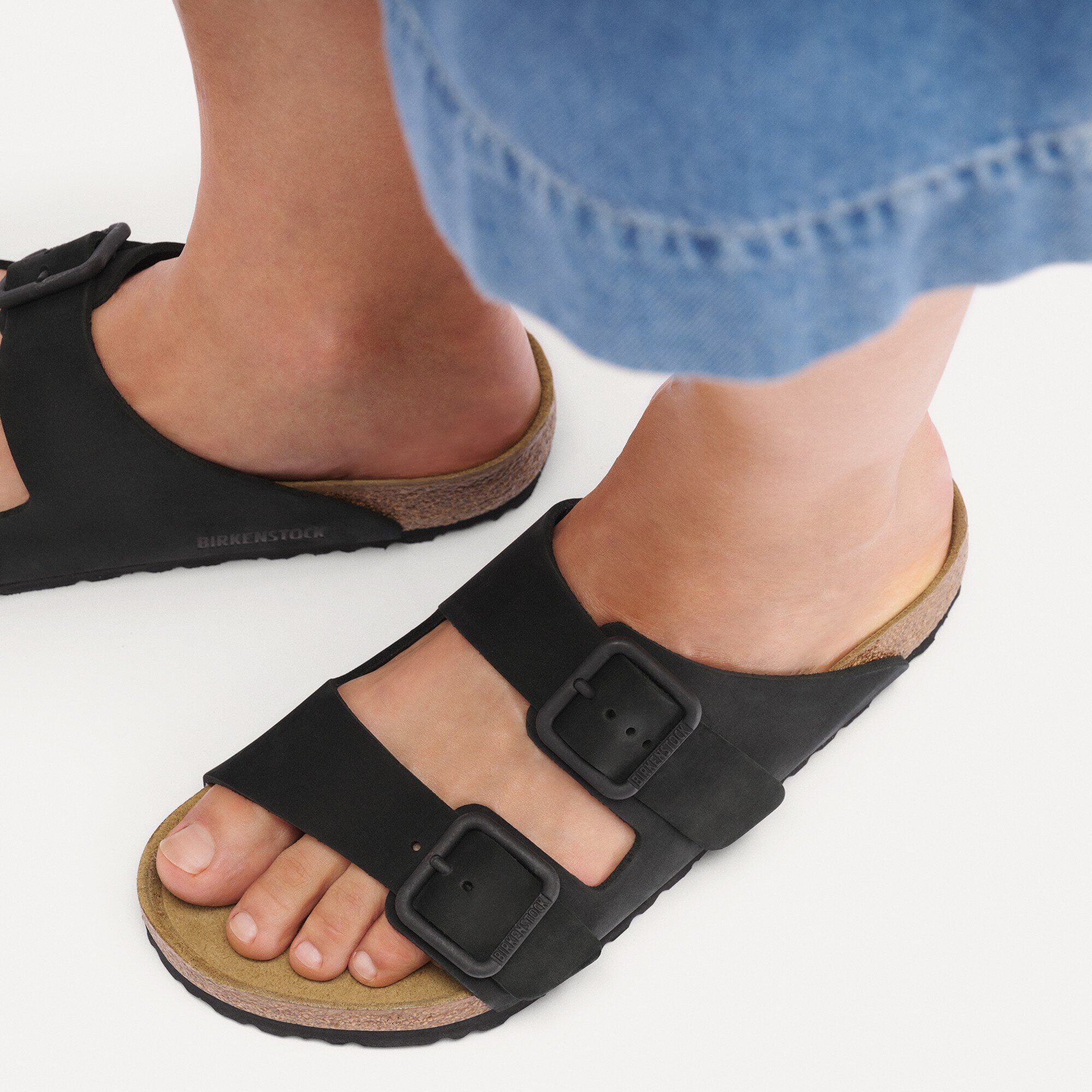 Arizona Wire Buckle Nubuck Leather
